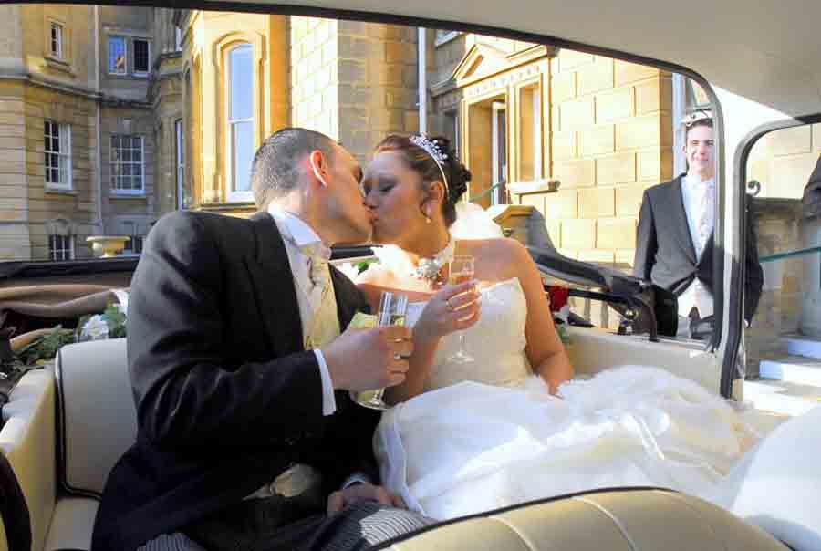 bride&groom-champagne